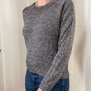 H&M b&w crew neck sweater, slightly cropped, size small